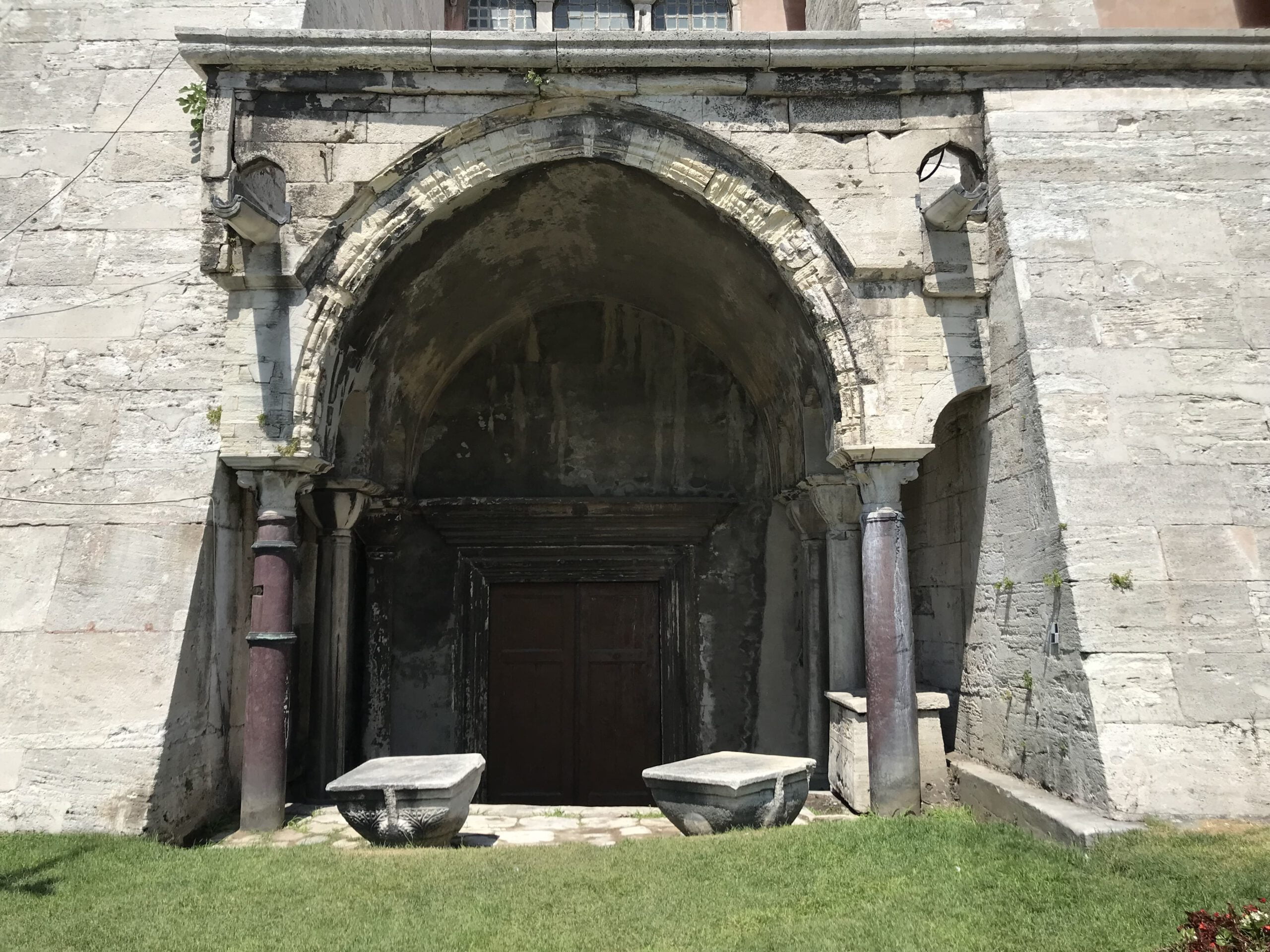 Ayasofya Abdest Teknesi 2 (Sağ tarafta)