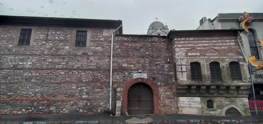 Ayios Nikolaos Kilisesi, Ayakapı