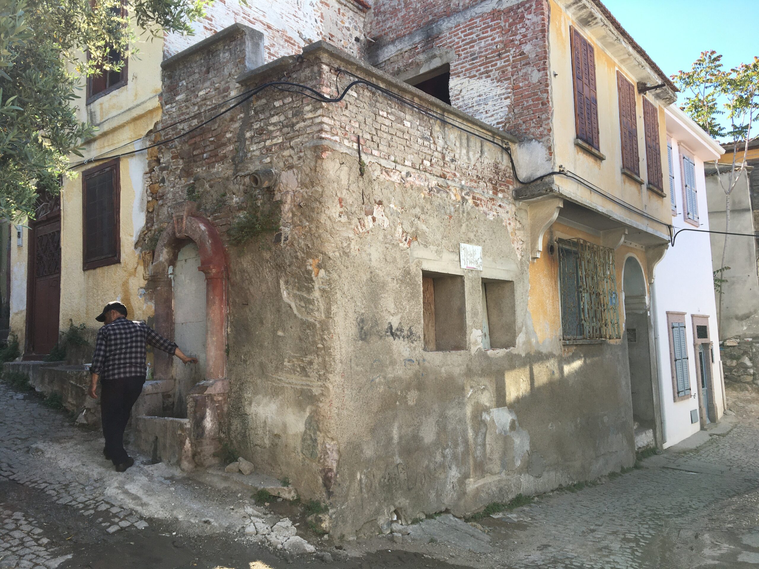 Ayvalık’ta bir çeşme