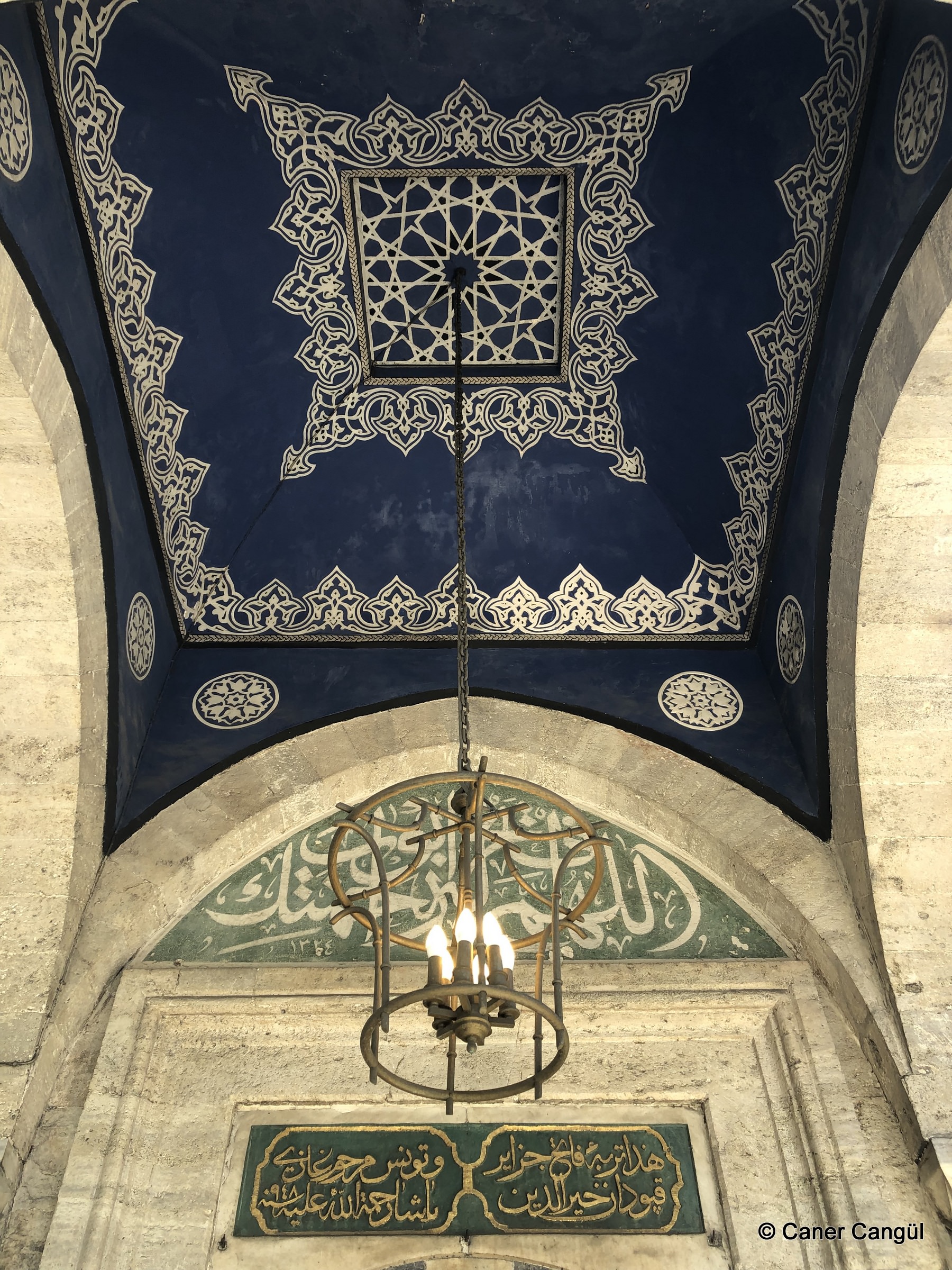 Barbaros Hayrettin Paşa Türbesi Giriş Üstü