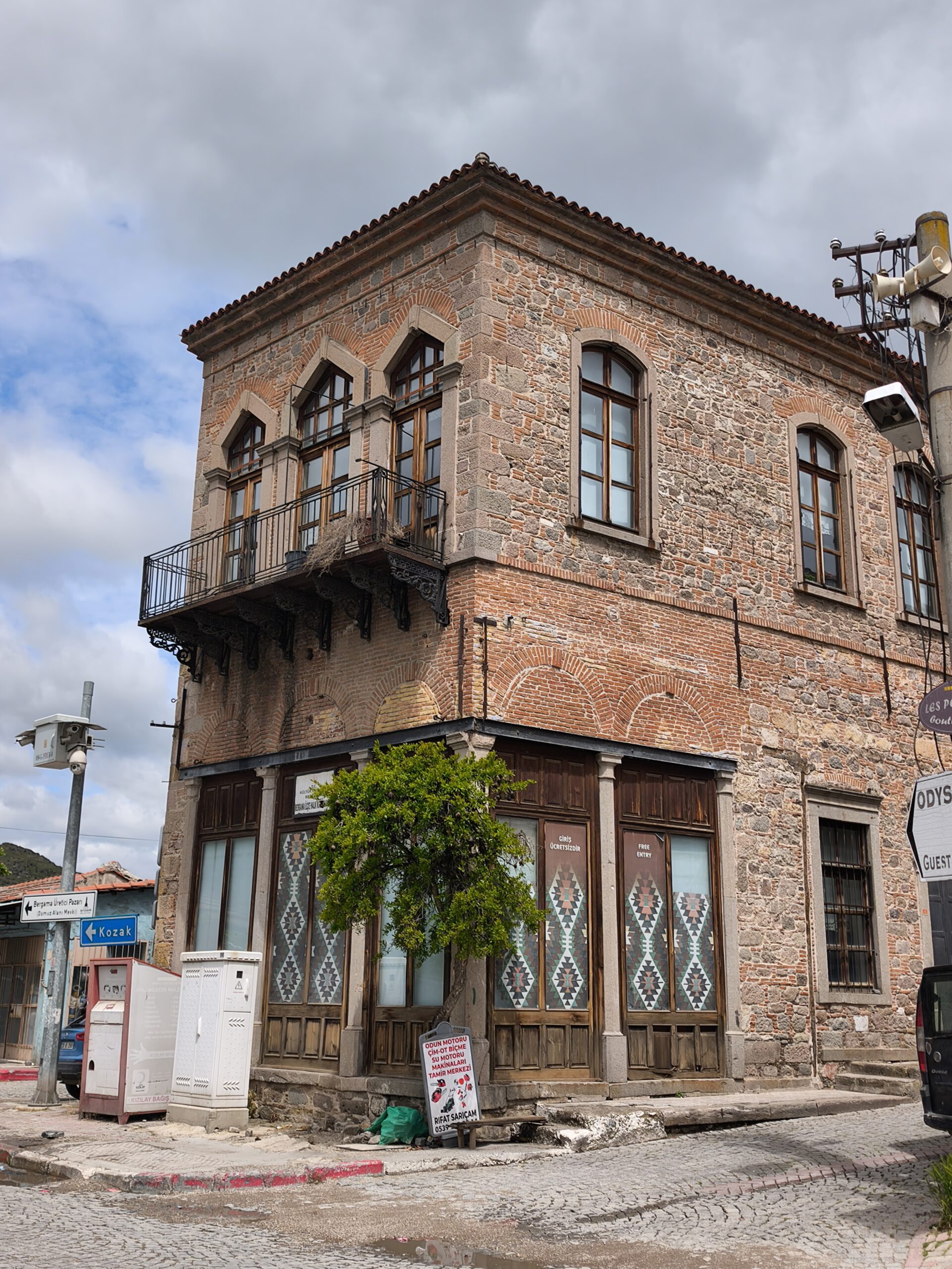 Bergama halk kütüphanesi