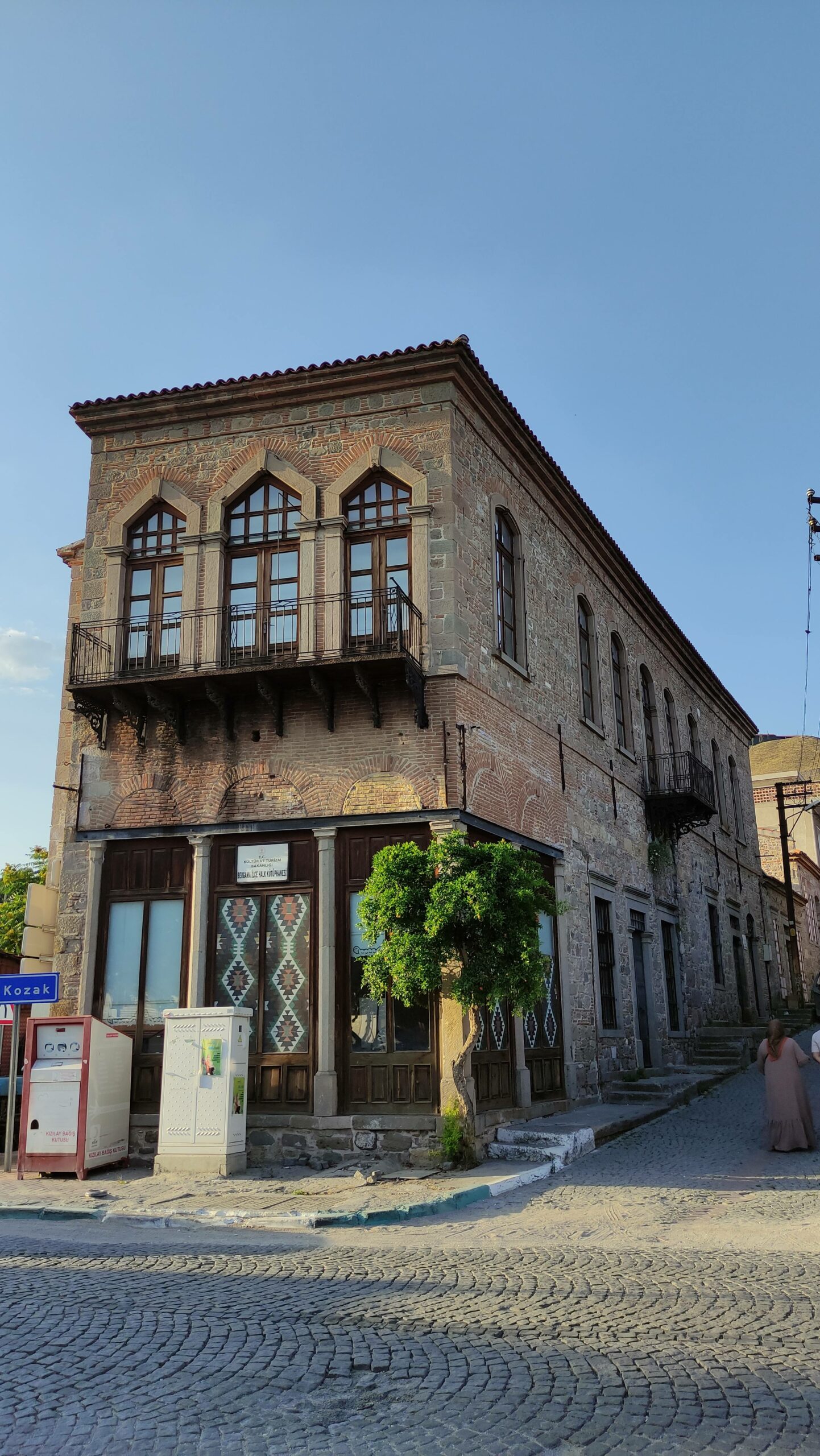 Bergama İlçe Kütüphanesi