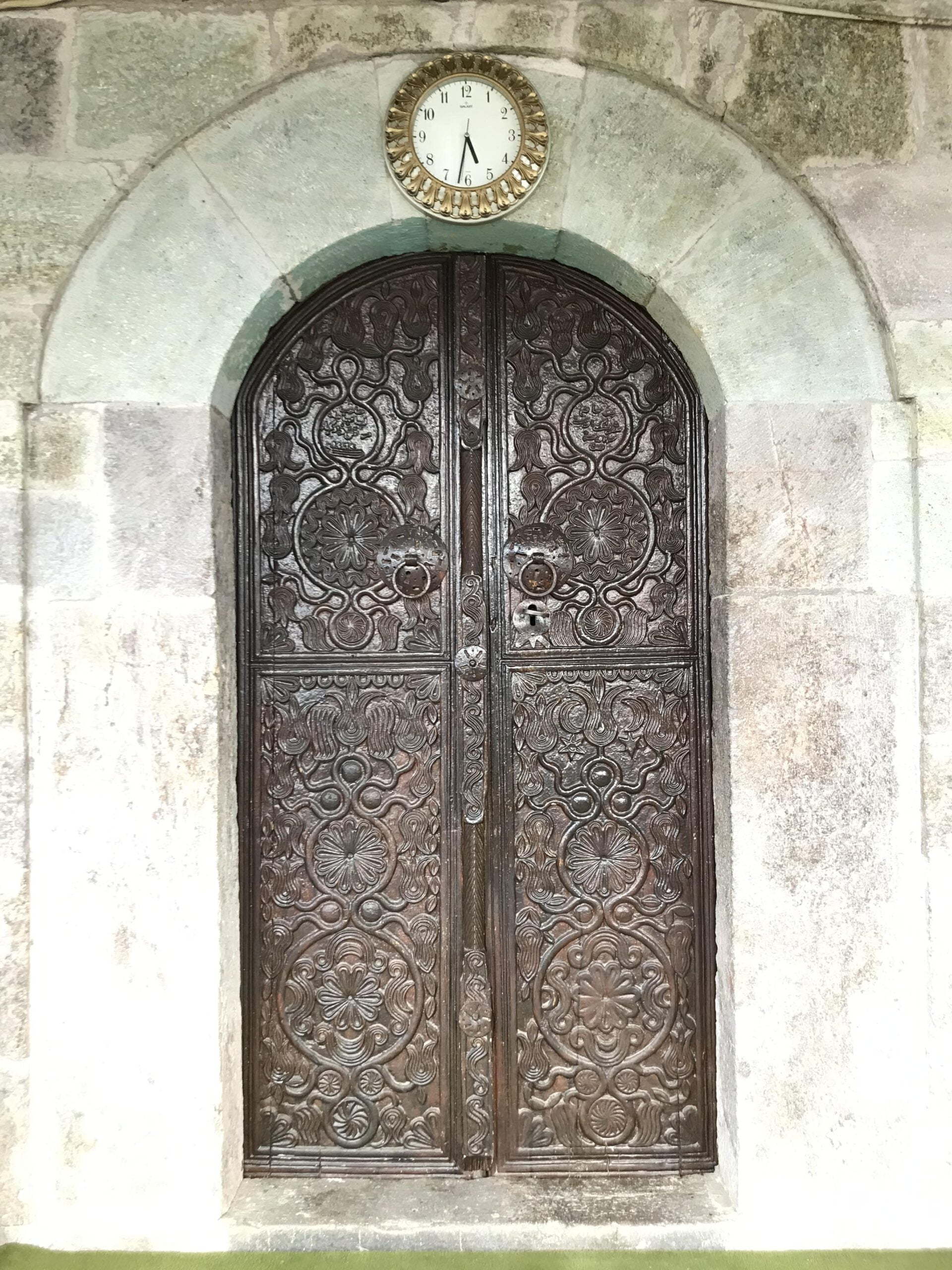 Bölümlü Mithat Paşa Camii Kapısı