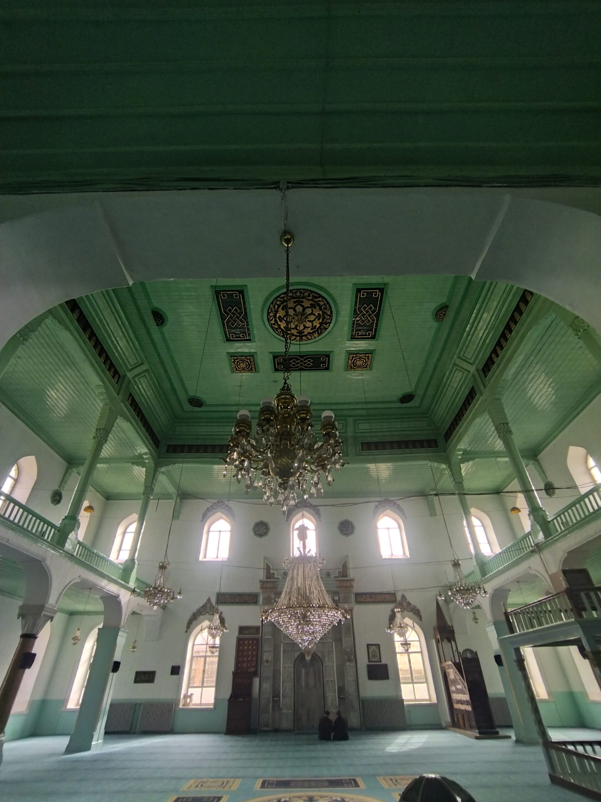 Burdur Ulu Cami’nin içinden görünümü.