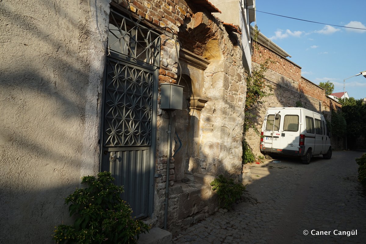 İncirli Mescit Caddesi Çeşmesi