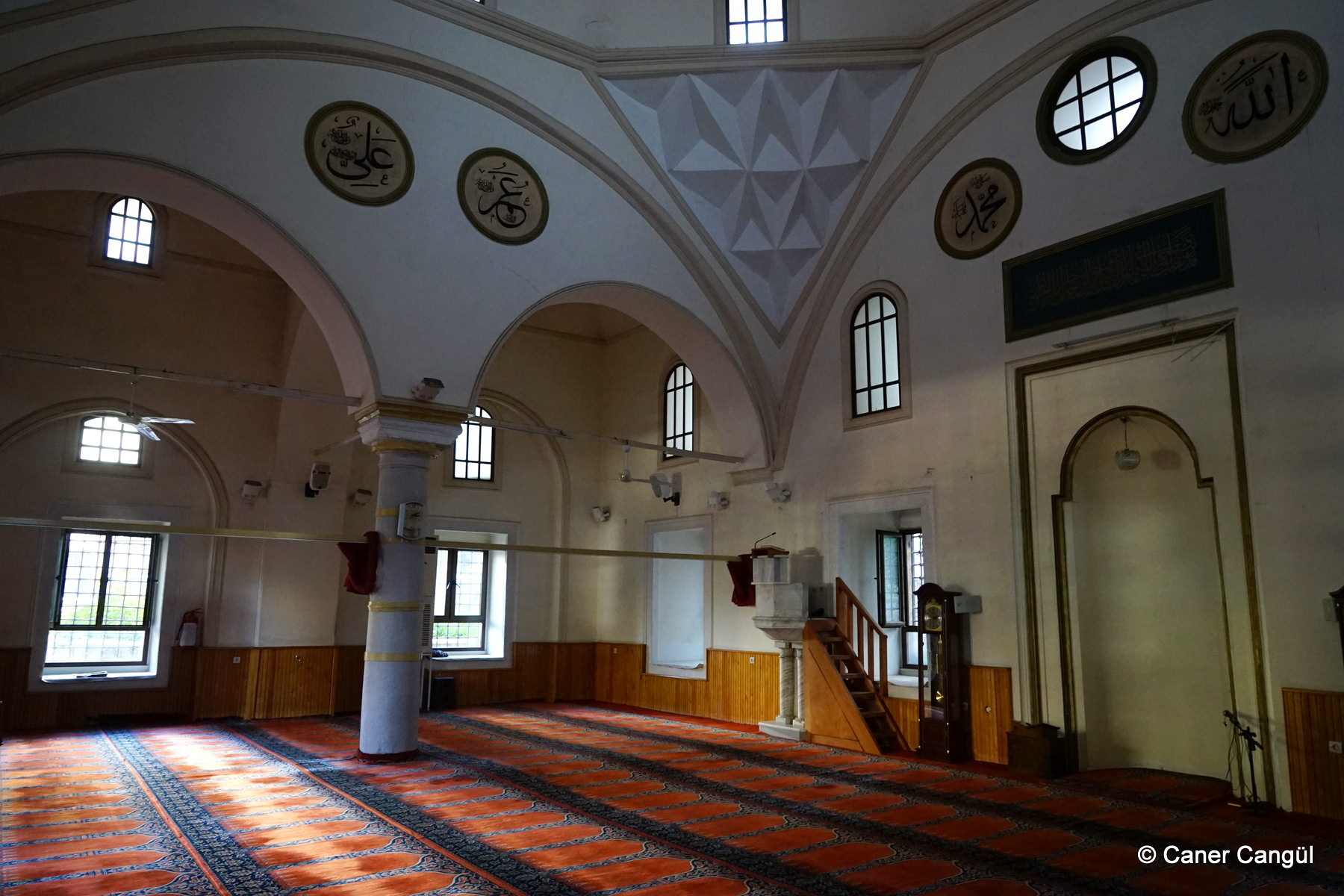Çeşnigir Camii