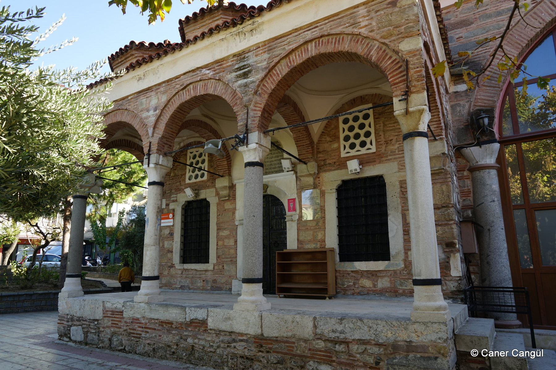 Çeşnigir Kütüphanesi Ön Görünümü
