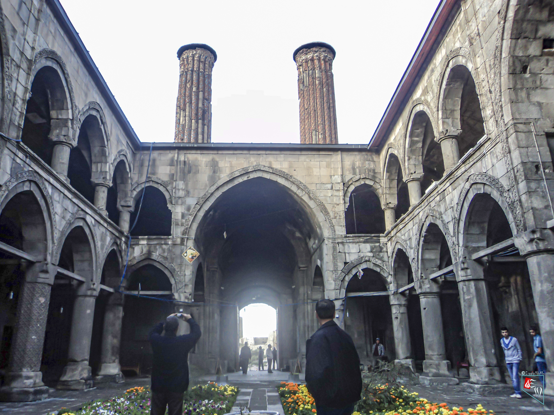 Çifte Minareli Medrese Avlusu
