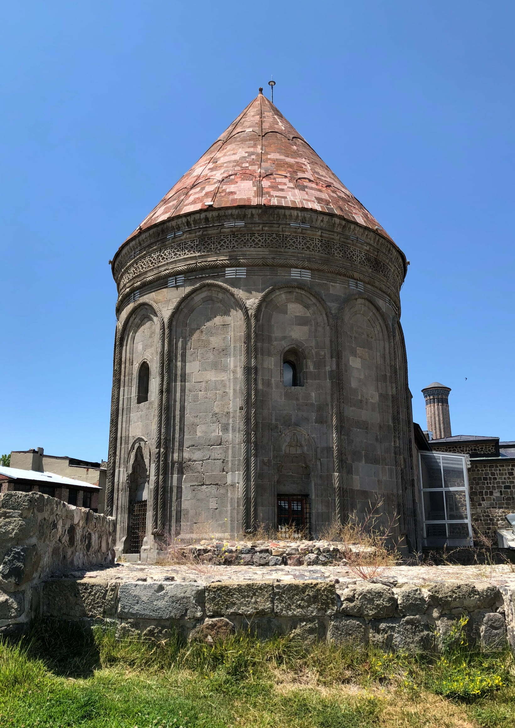 Çifte Minareli Medrese Kümbeti