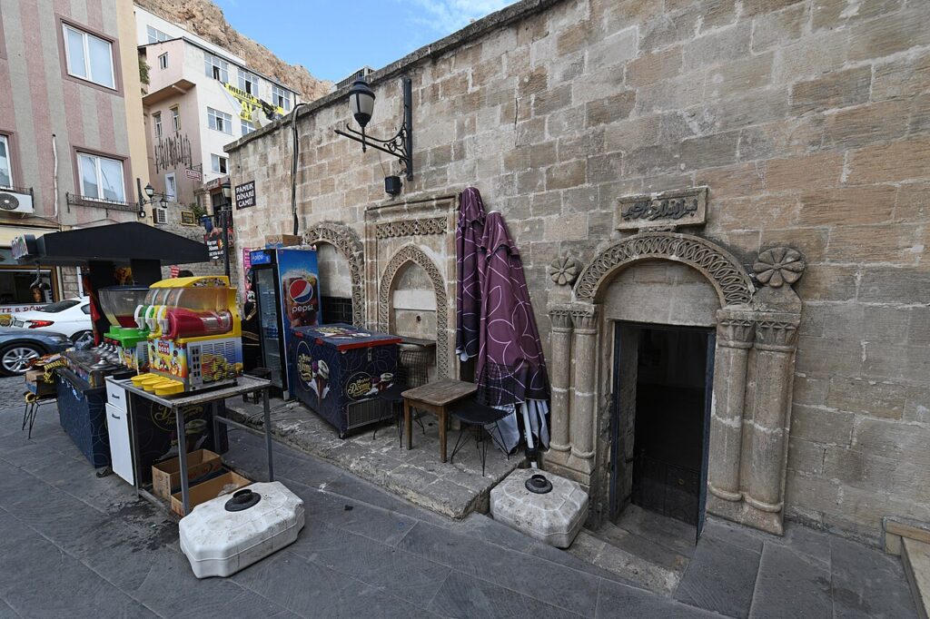 Dinari Pamuk Camii