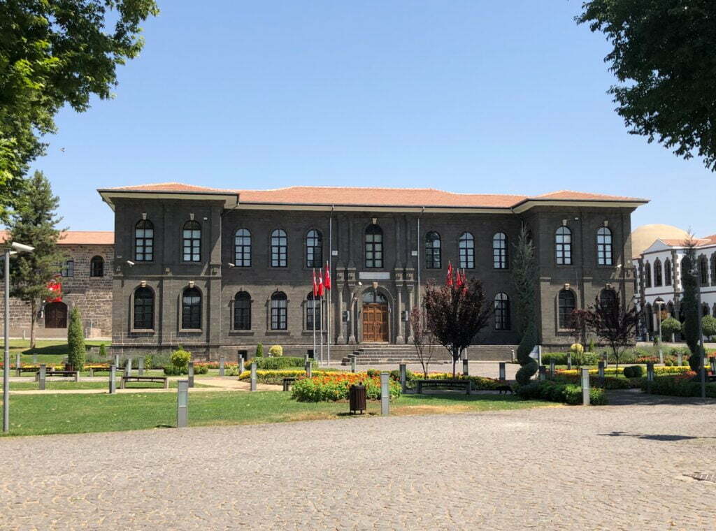 Diyarbakır Eski Valilik Makamı Binası