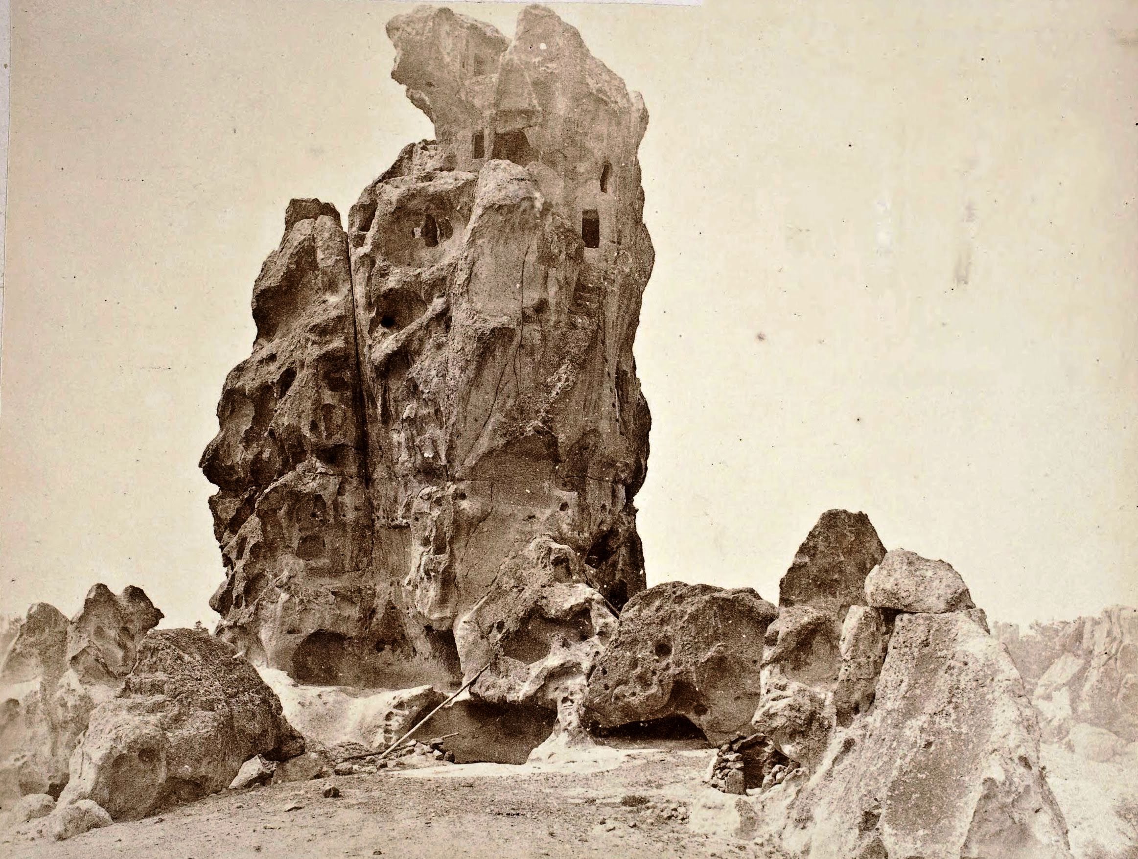 Pinnacle of friable tufa at Doghanli in Phrygia. from: Robert G. Ousterhout: John Henry Haynes – A Photographer and Archaeologist in the Ottoman Empire 1881–1900 S. 89