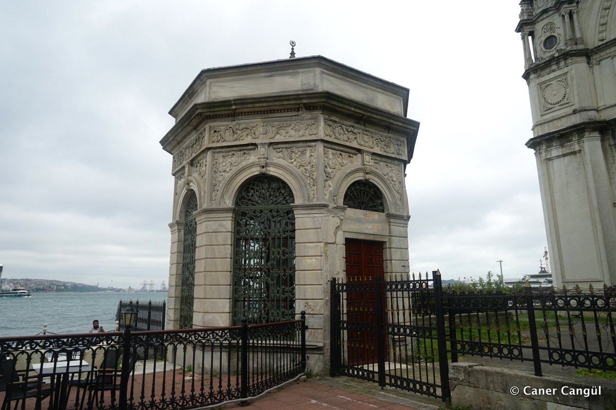 Dolmabahçe Camii Muvakkithanesi