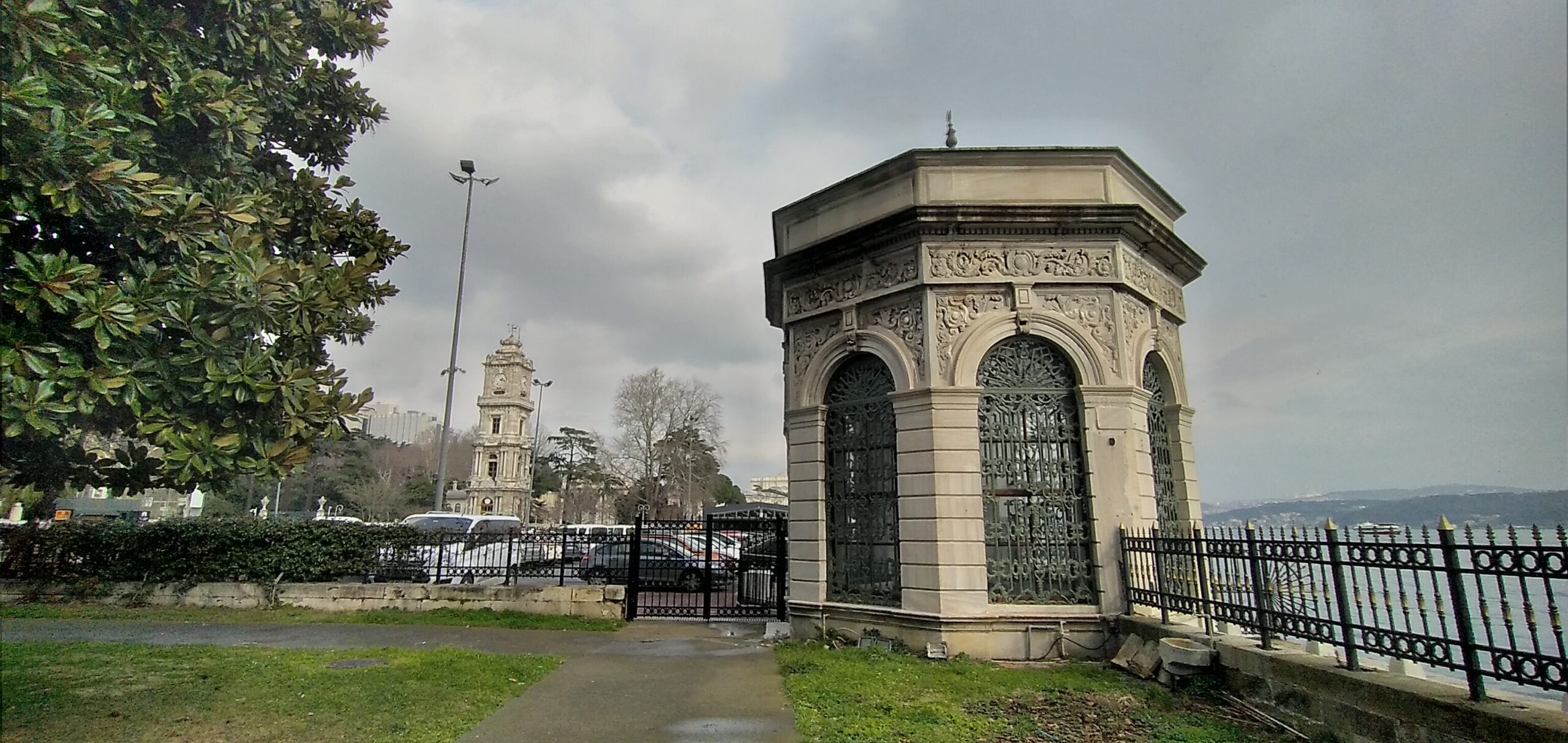 Dolmabahçe Camii Muvakkithanesi