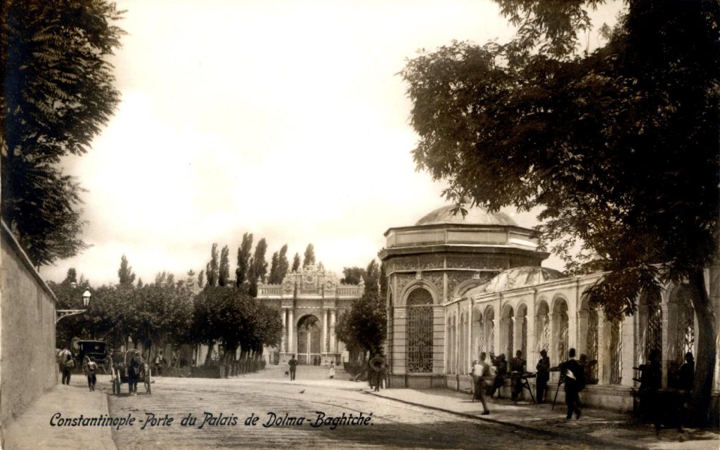 Dolmabahçe Camii Muvakkithanesi