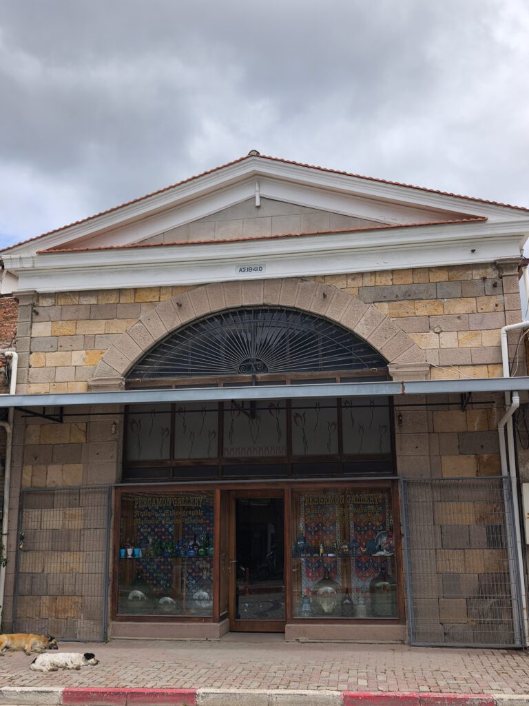 Dükkan – Talatpaşa, Kınık Caddesi, Bergama