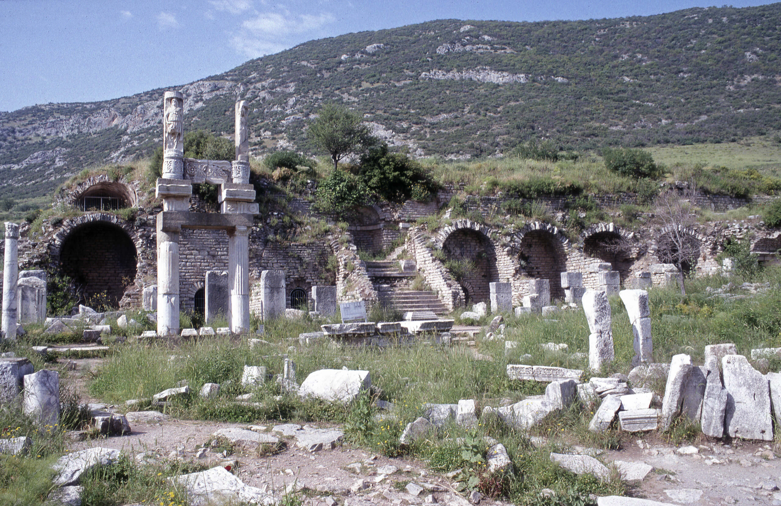 Efes Domitian Tapınağı