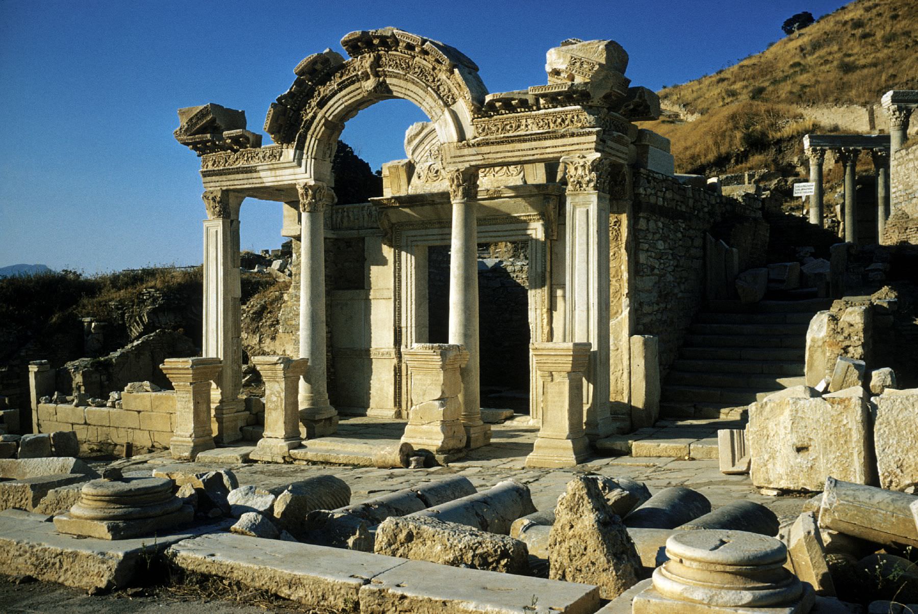 Efes Hadrian Tapınağı