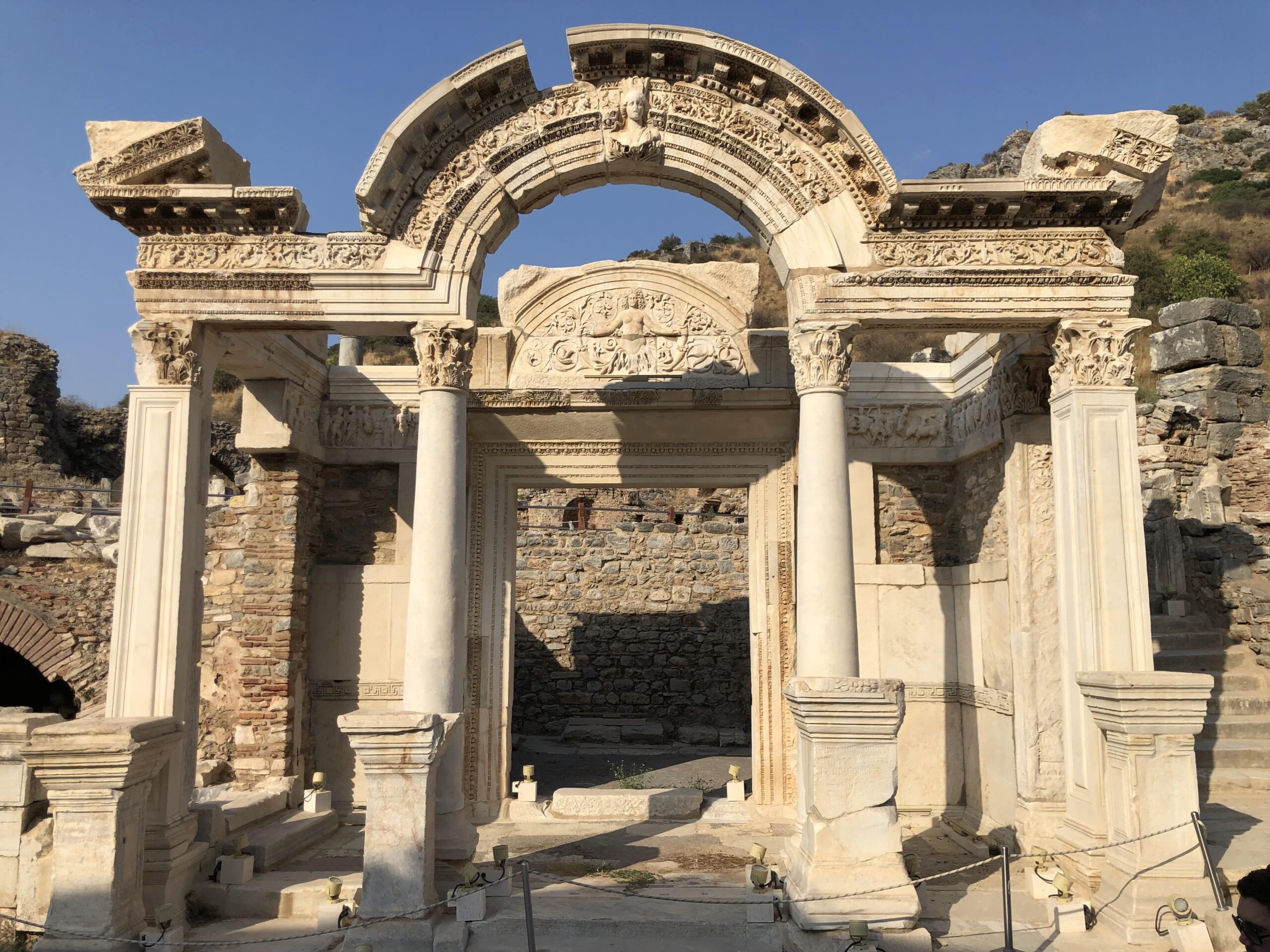 Efes Hadrian Tapınağı