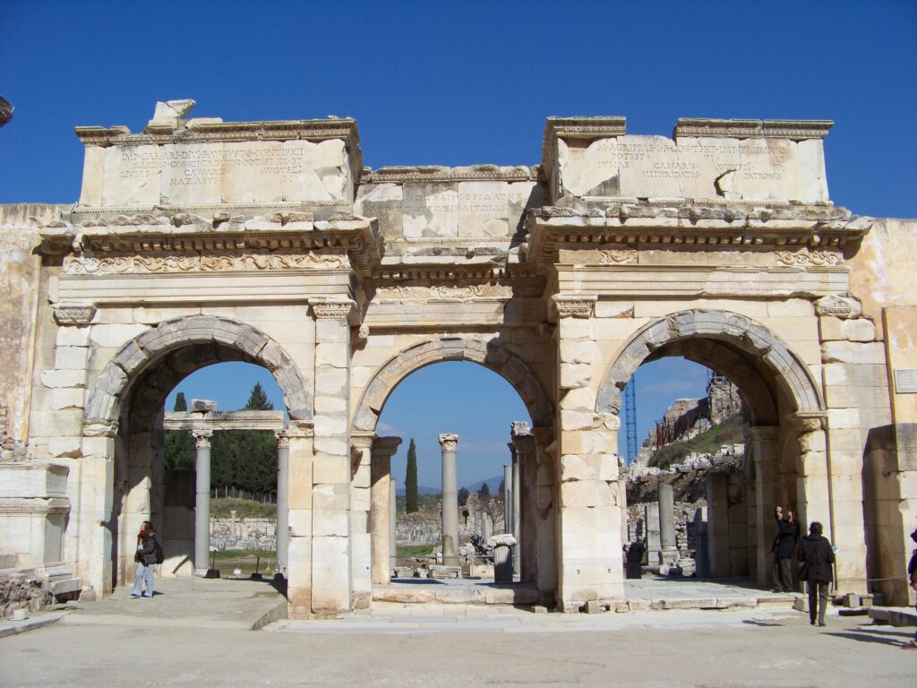 Efes Mazeus ve Mithridates Kapısı