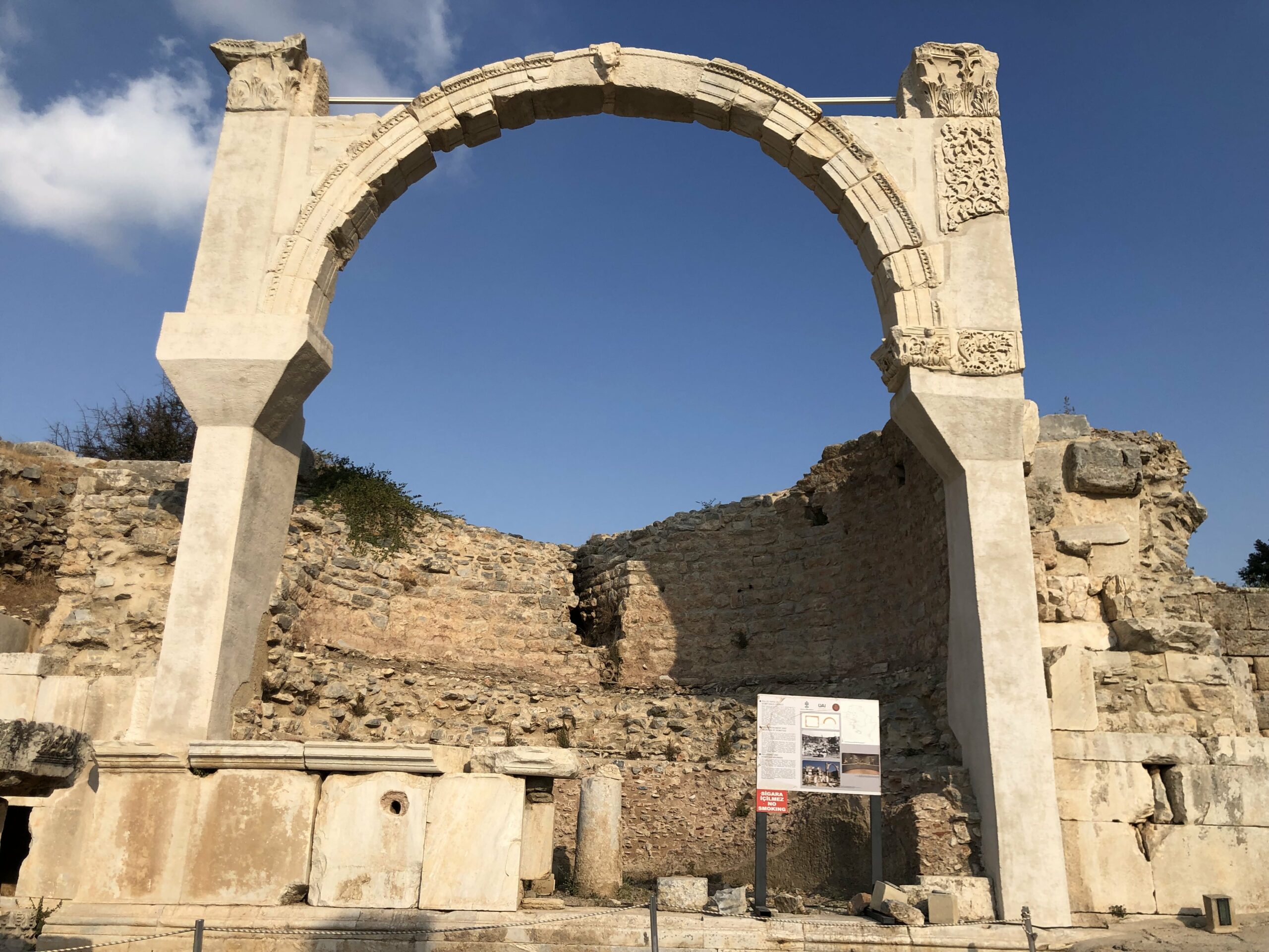 Efes Pollio Çeşmesi