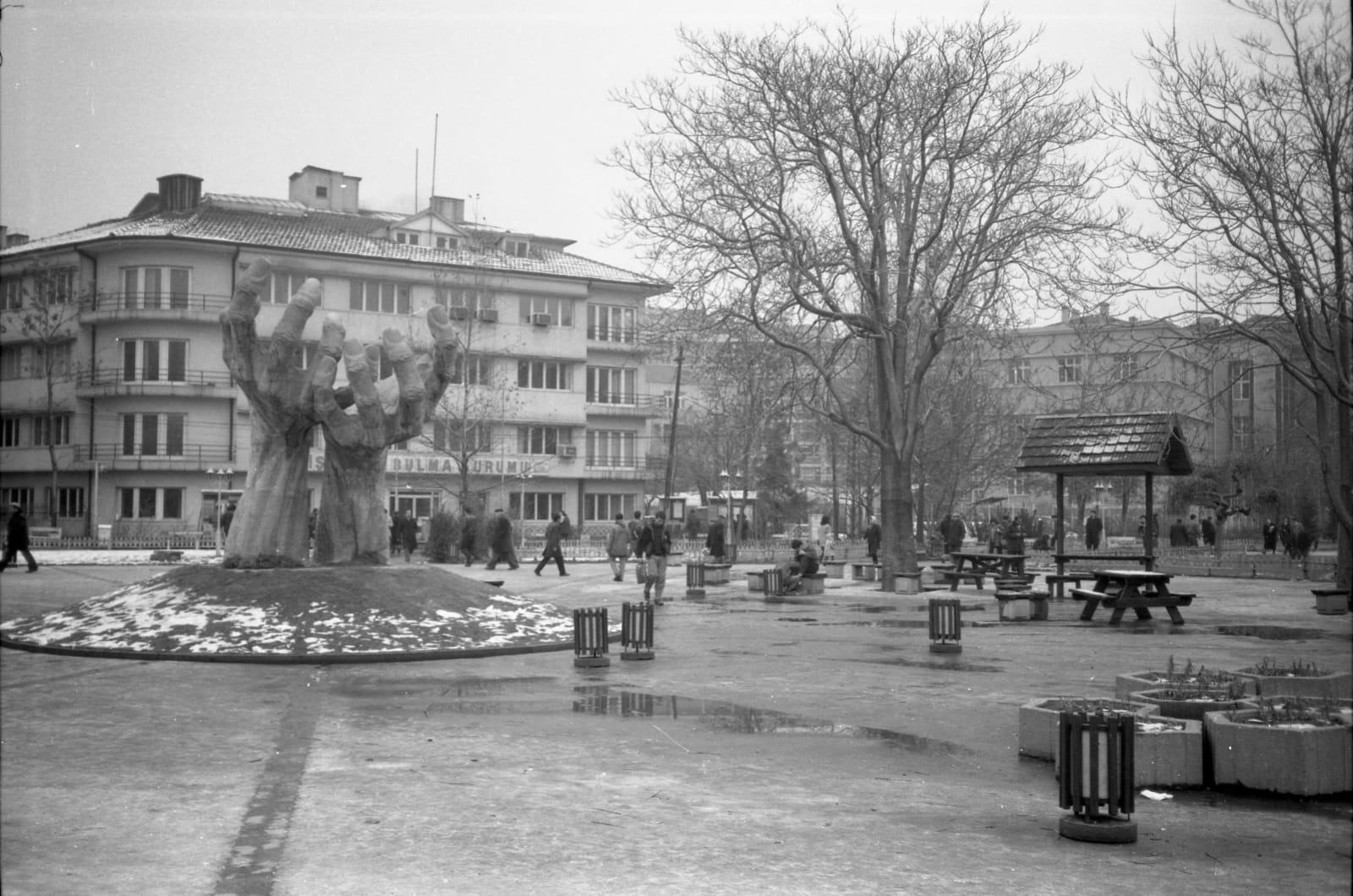 Eller Heykeli