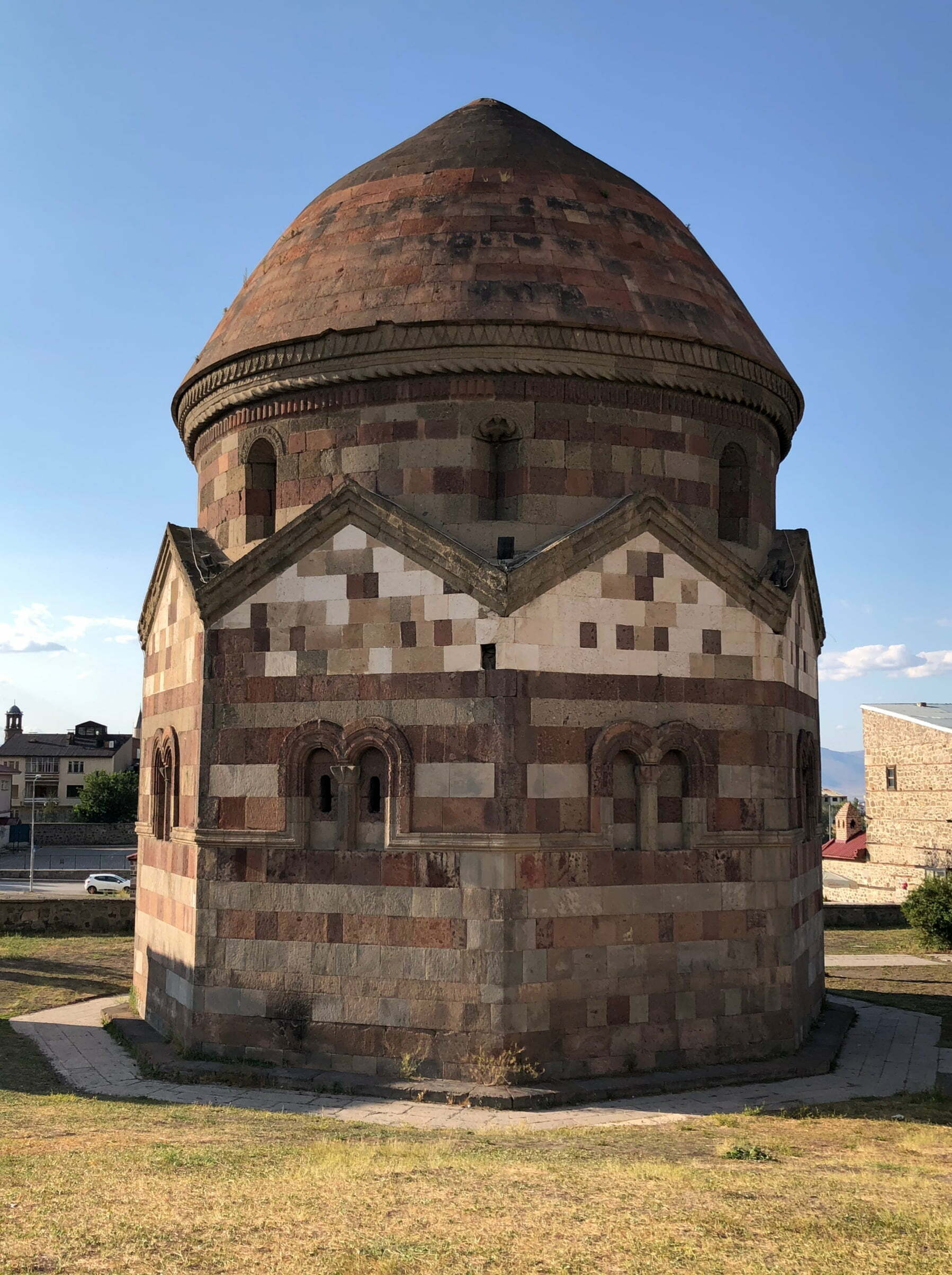 Emir Saltuk Türbesi