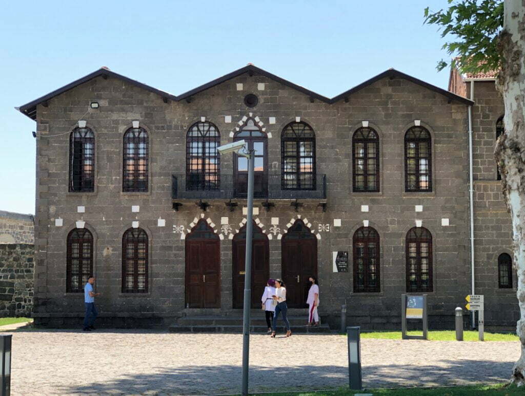 Eski Defterdarlık Binası, Diyarbakır