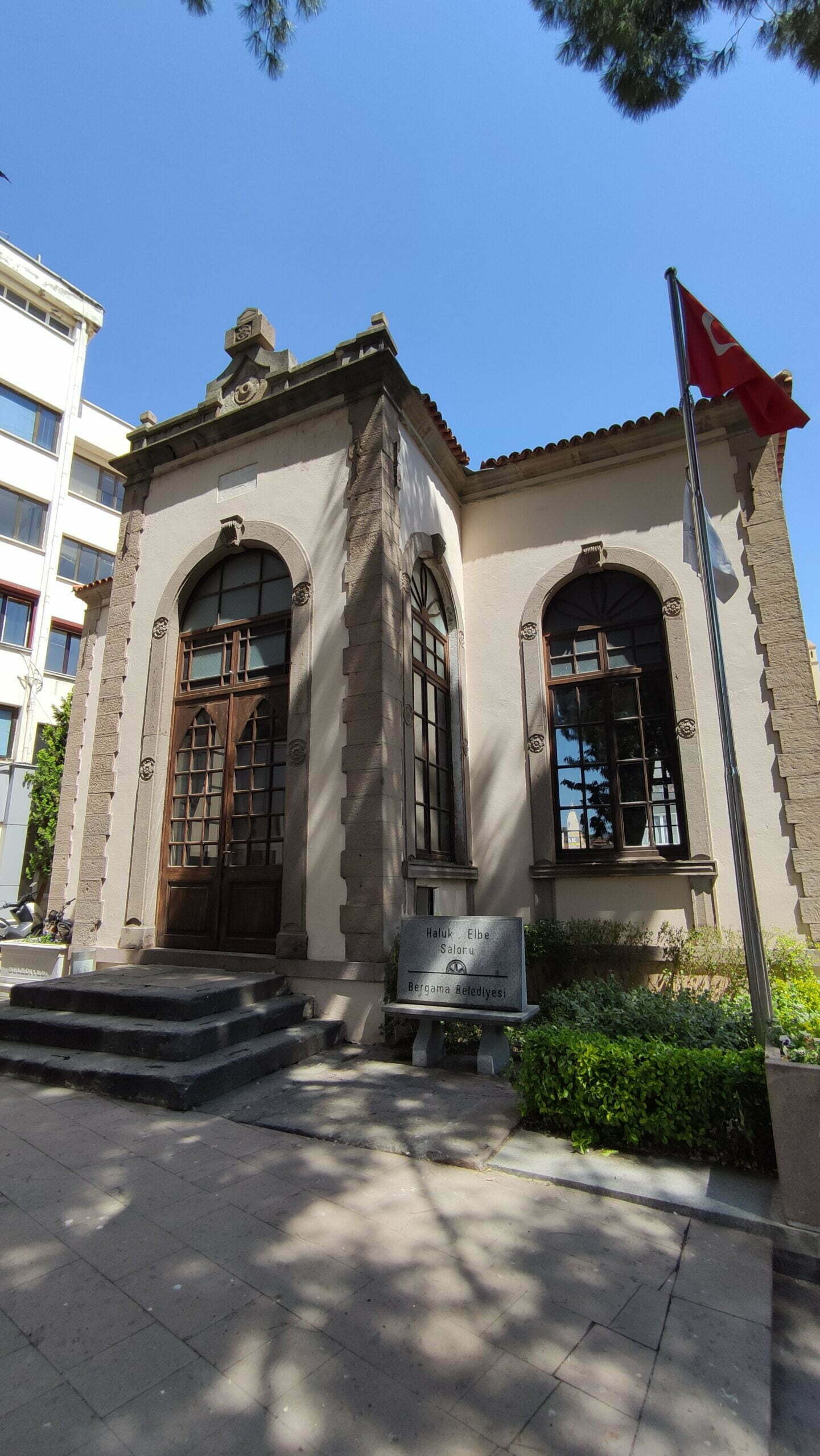Eski Merkez Komutanlığı Binası, Bergama