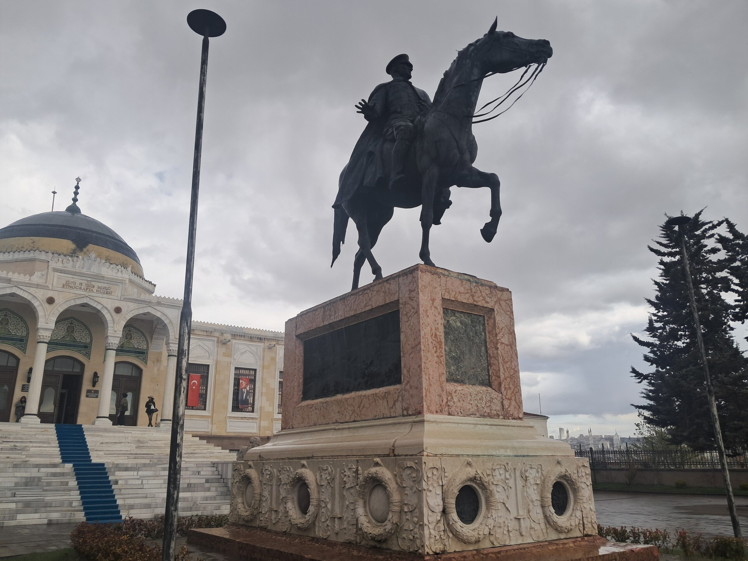 Etnoğrafya Müzesi Atatürk Anıtı