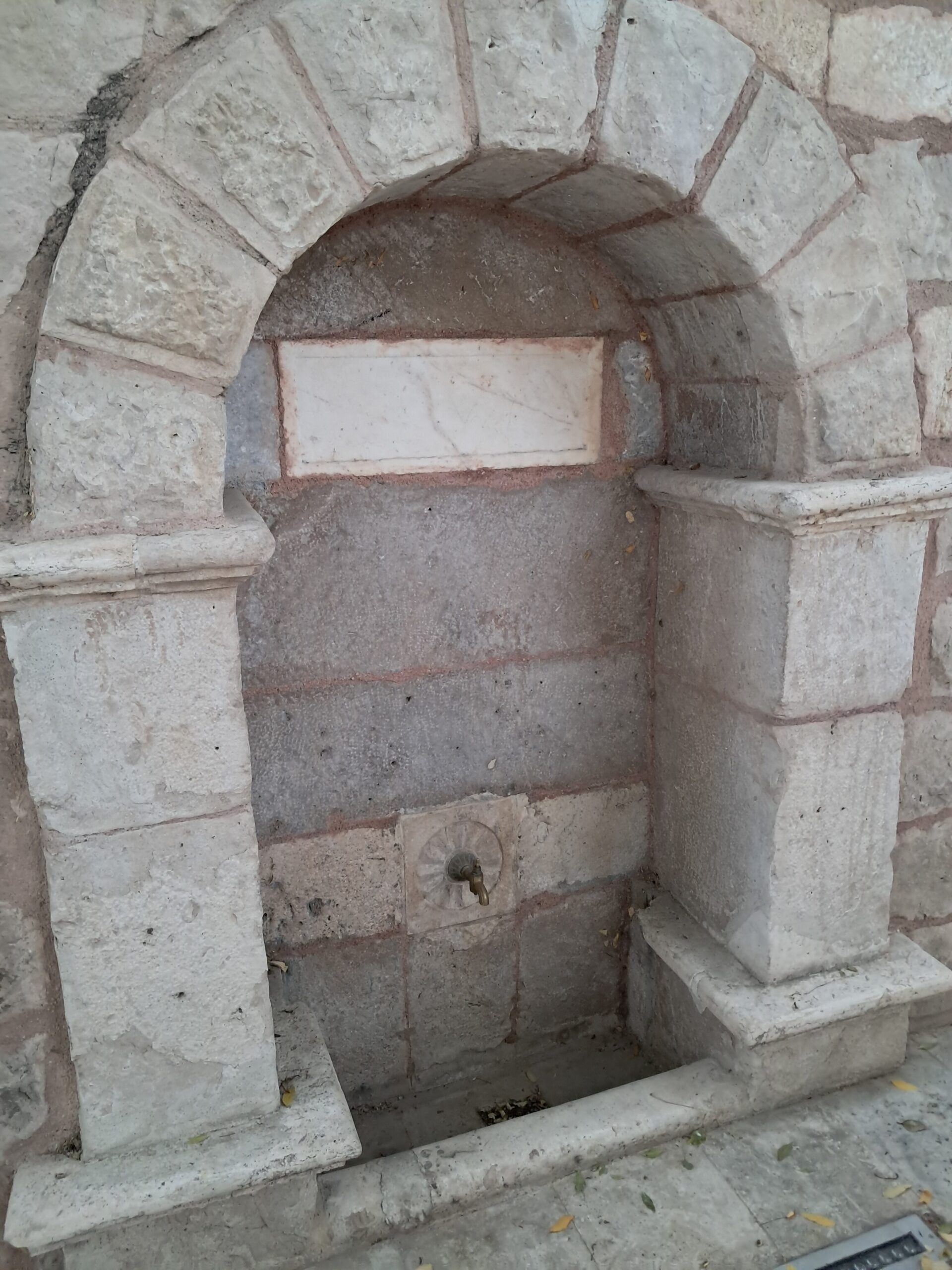 Ferit Paşa Maksemi Çeşmesi (Sağdaki)