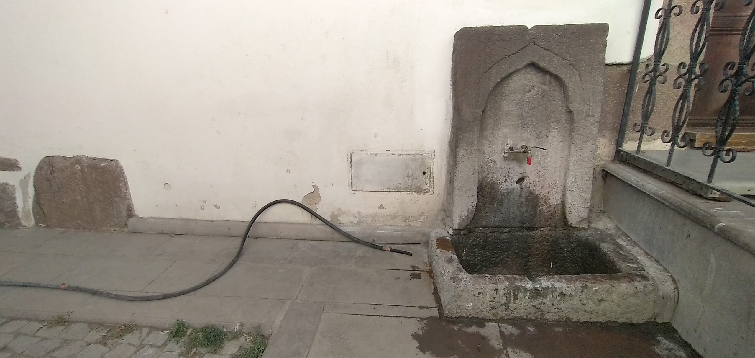 Hacı Arap Mescidi Soldaki Çeşme