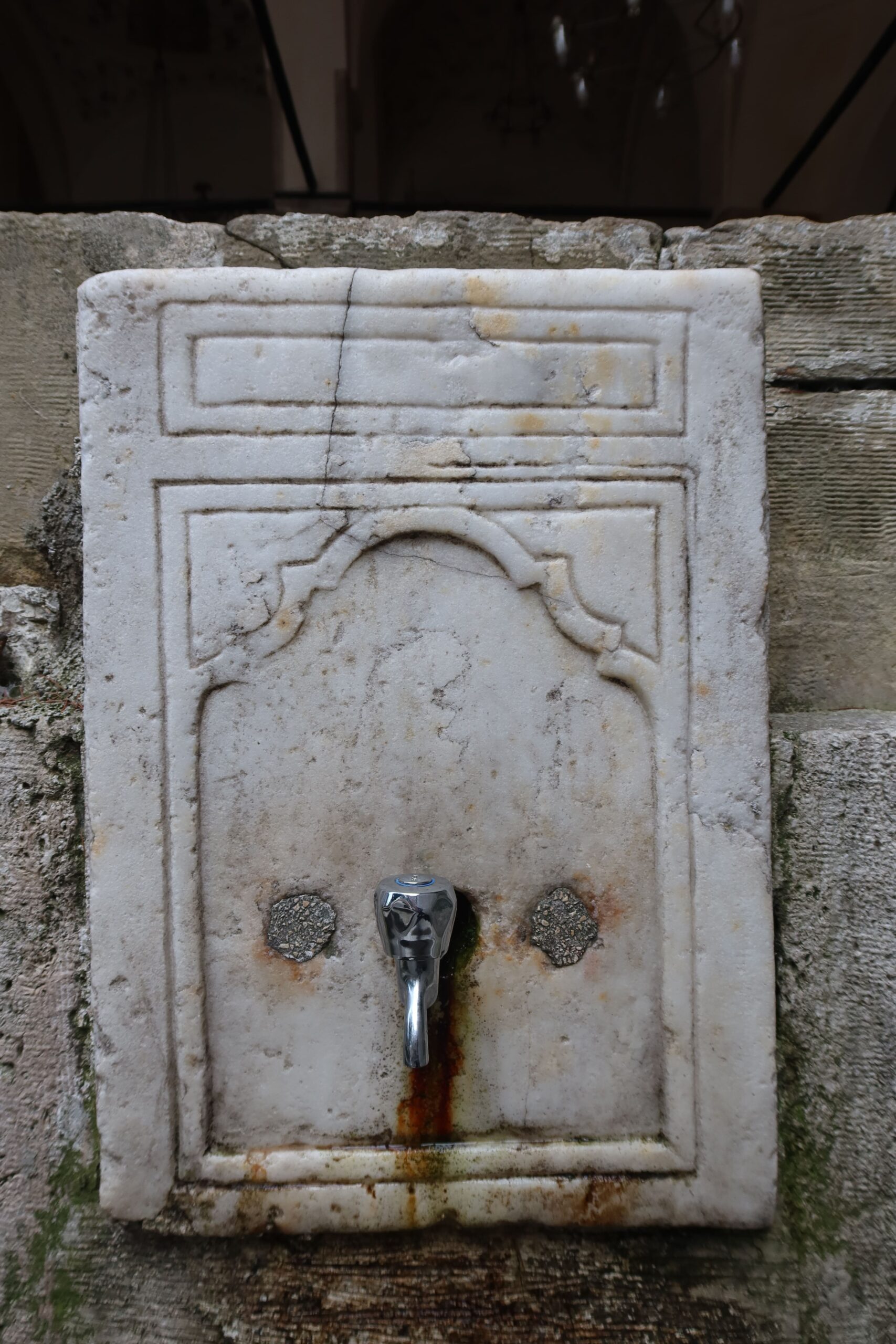 Hacı Beşir Ağa Camii Avlu Çeşmesi Ayna Taşı