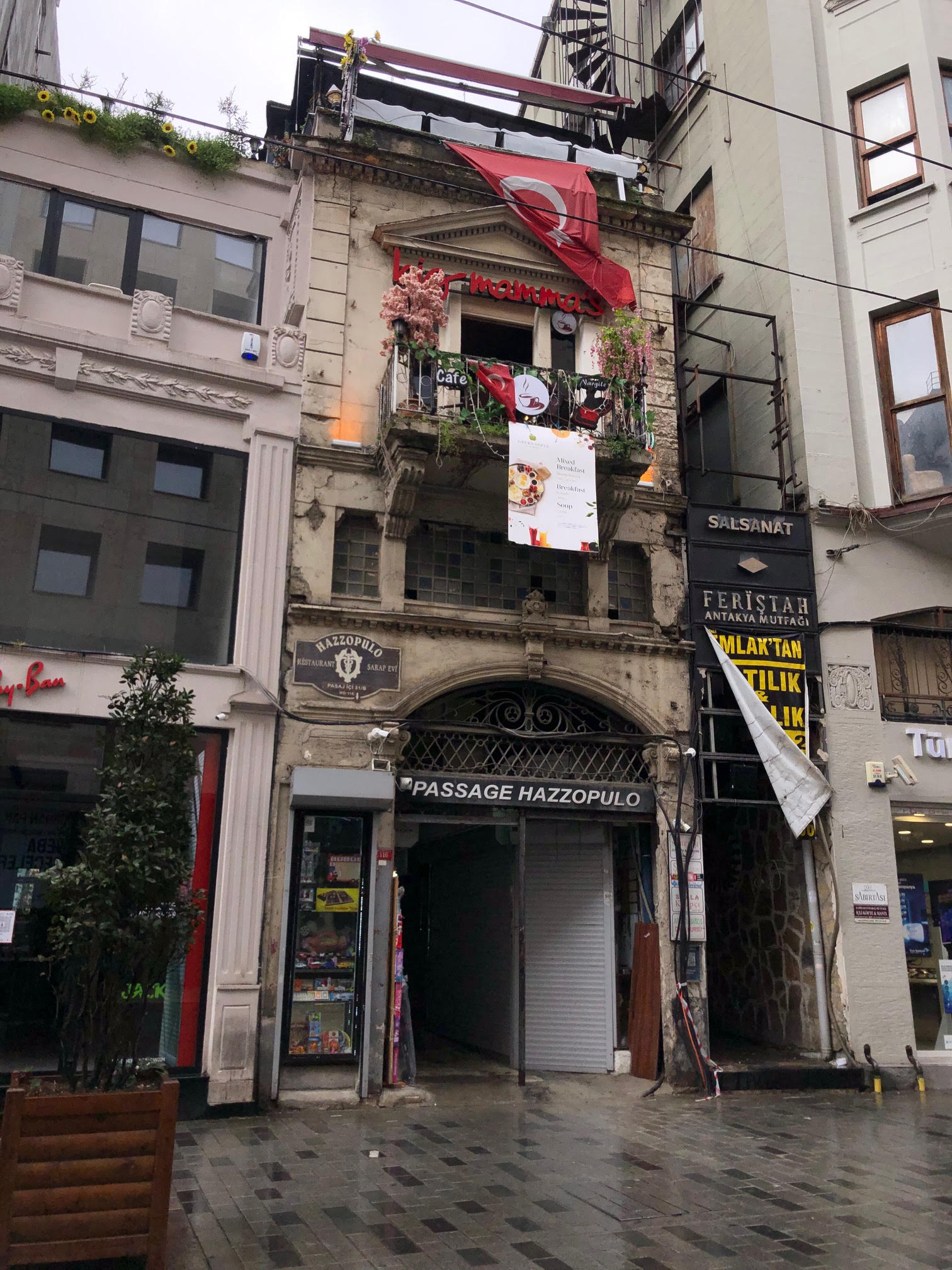 Hacopulo Pasajı (İstiklal Caddesi Cephesi)