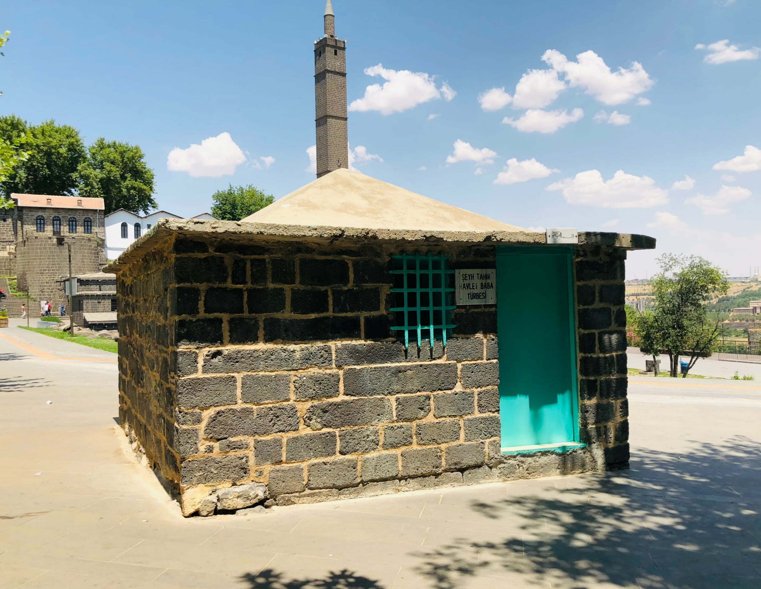 Halvet Baba Türbesi