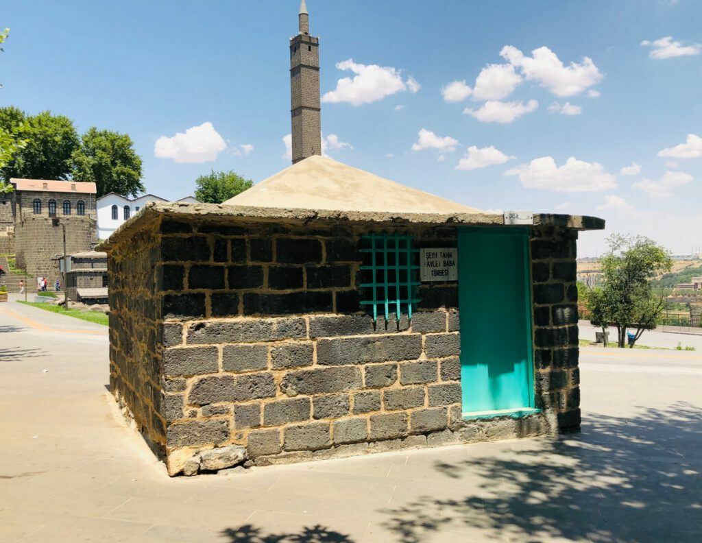 Halvet Baba Türbesi