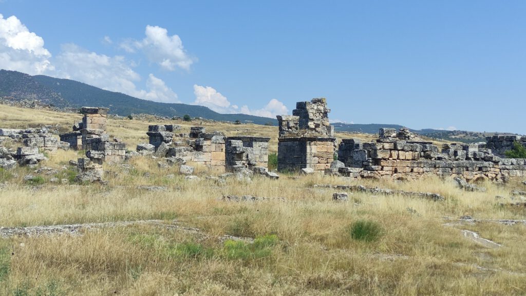 Hierapolis Direkli Kilise