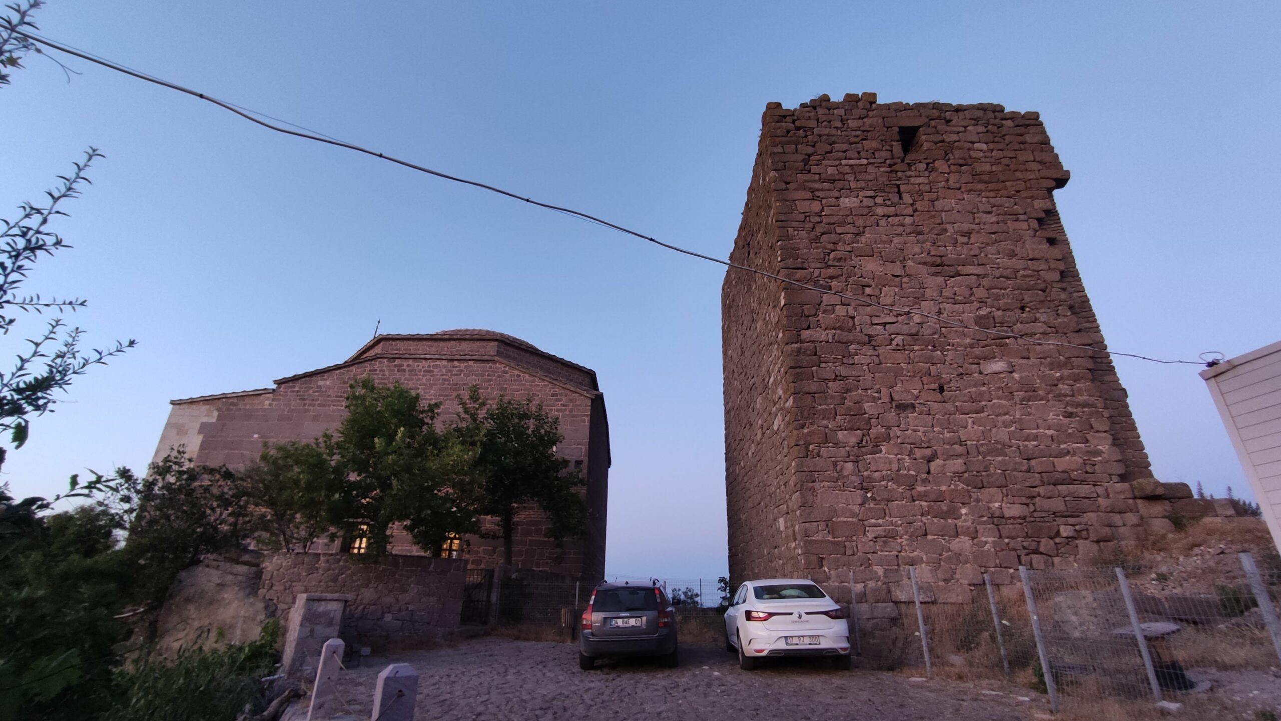 Murat Hüdavendigar Camii, Behram