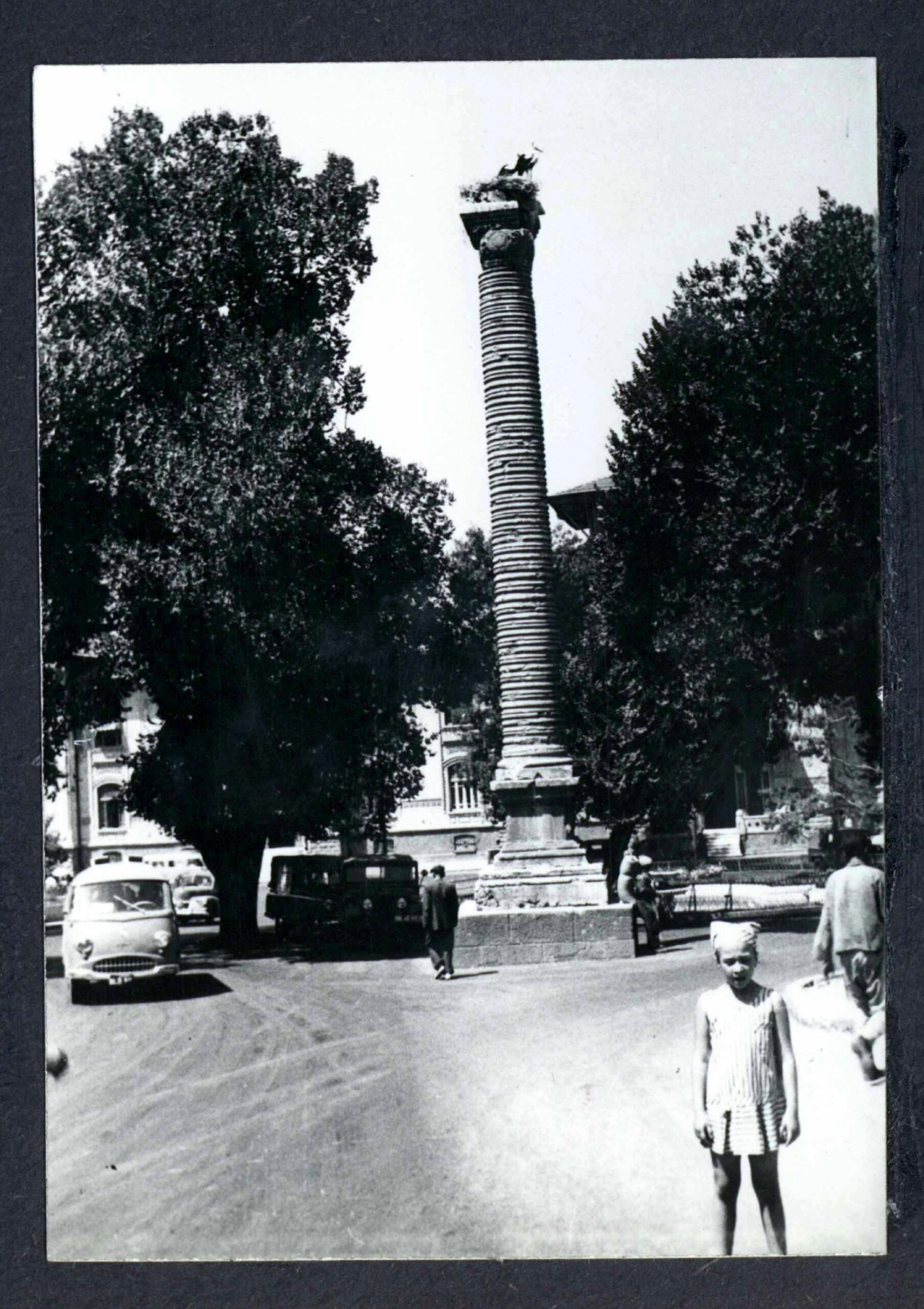 Bir Ailenin Seyahat Fotoğraflarına Julianus Sütunu