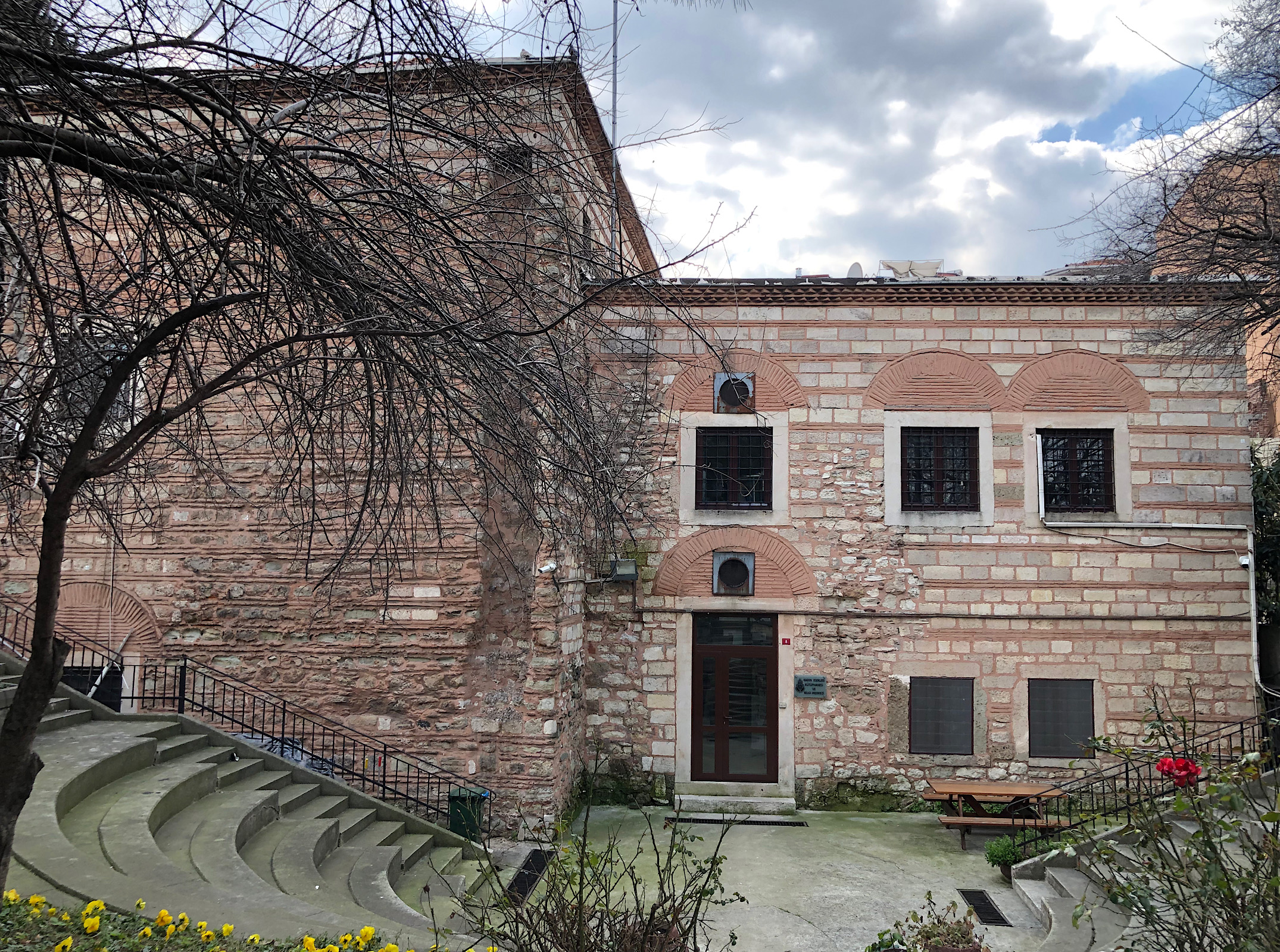 Kadın Eserleri Kütüphanesi ve Bilgi Merkezi