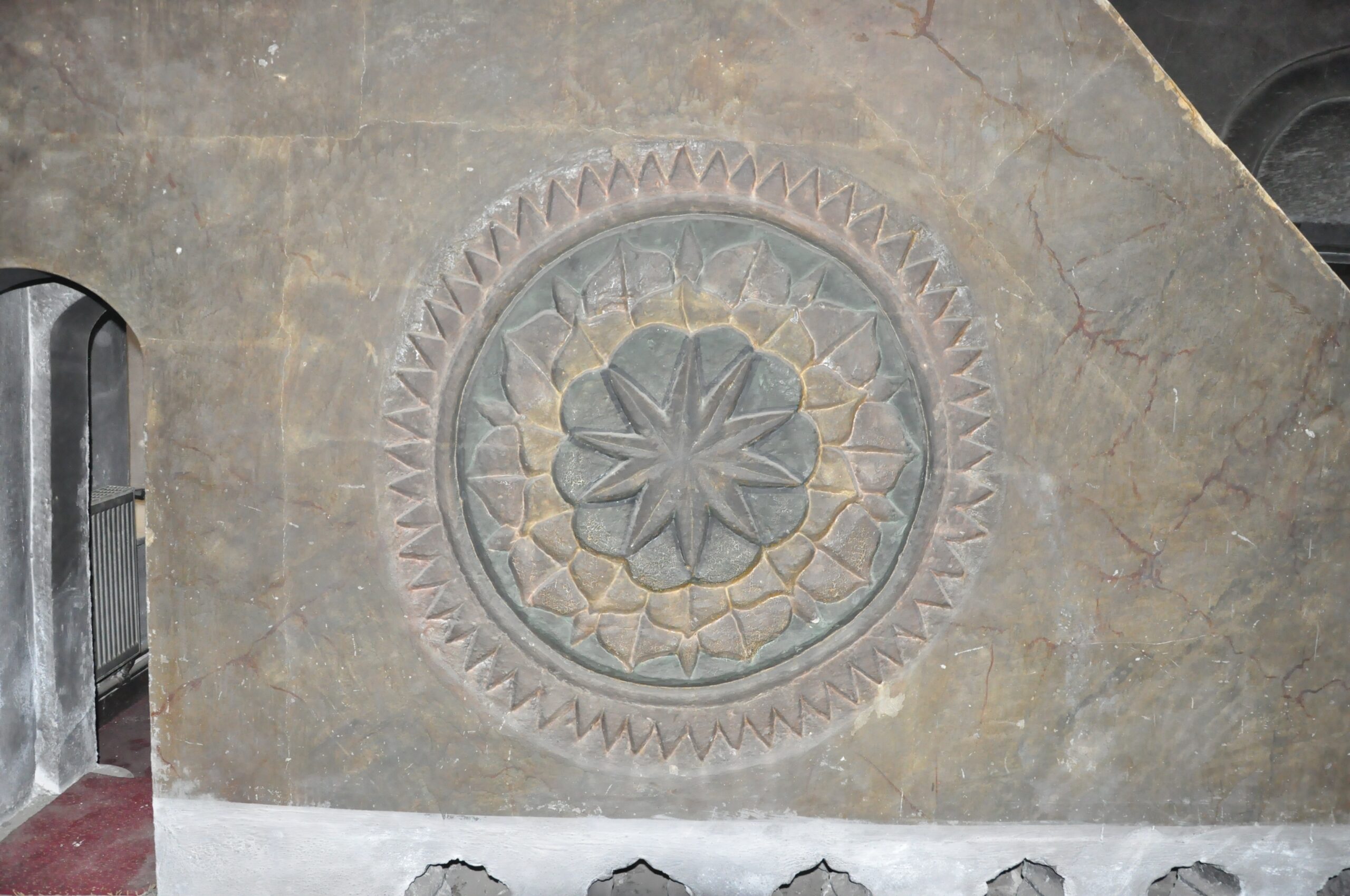 Kaymaklı Camii, Taş Minber Süslemesi