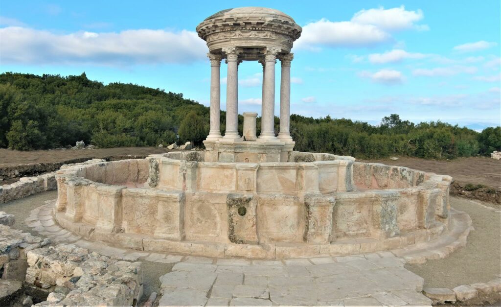 Kibyra Yuvarlak Planlı Çeşme