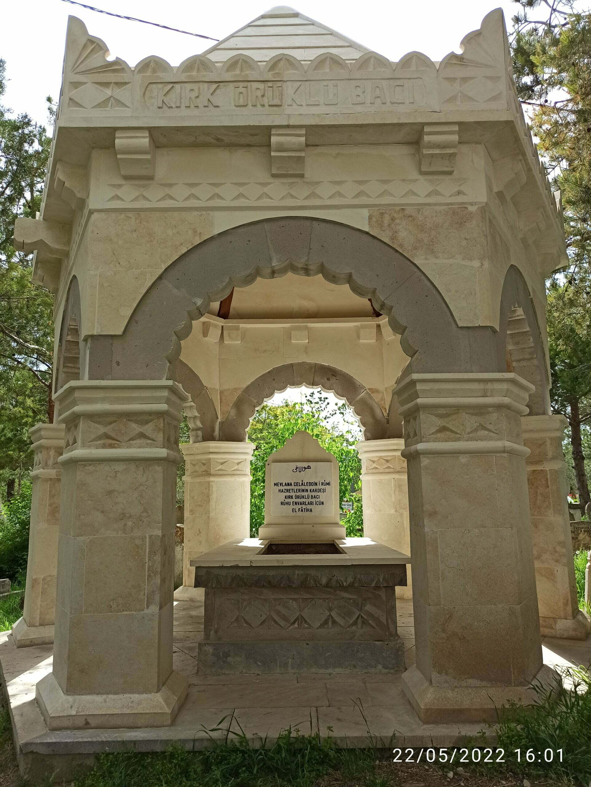 Kırk Örüklü Bacı Türbesi