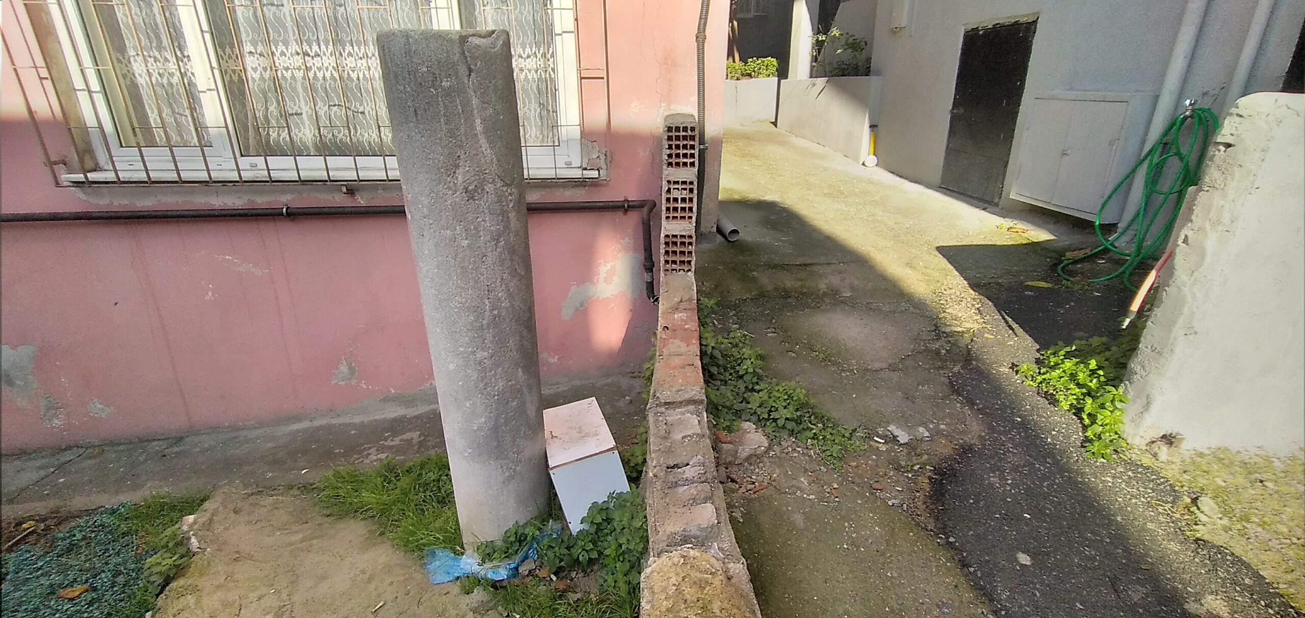 Kitabesiz Nişan Taşı, Okmeydanı