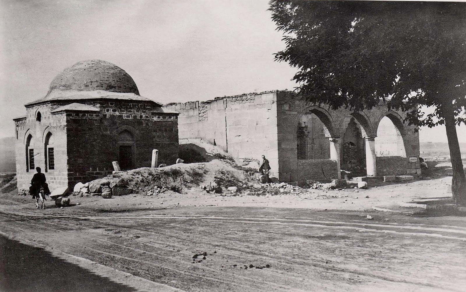 Kızılbey Camii ve Türbesi