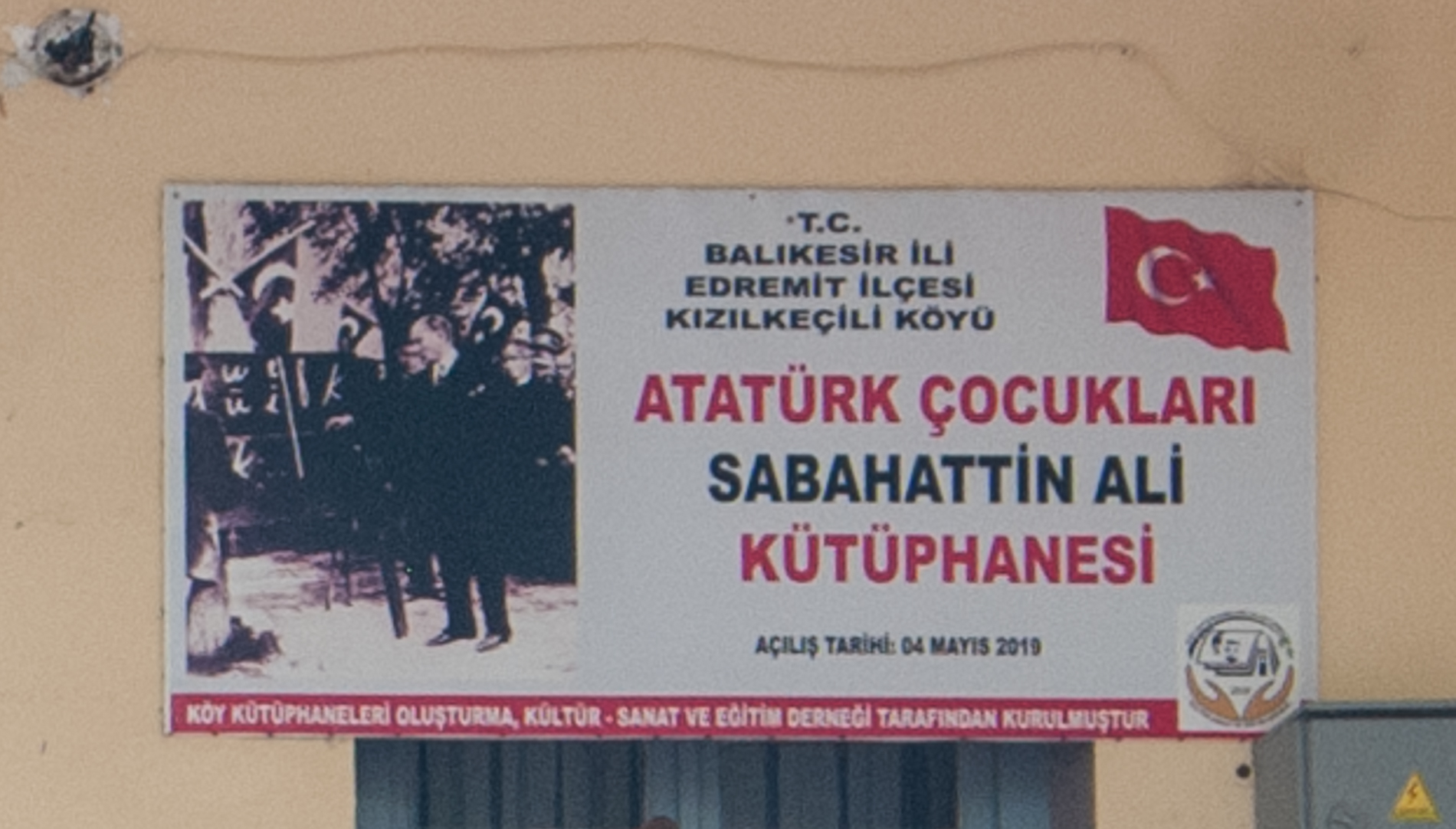 Kızılkeçili köy konağı