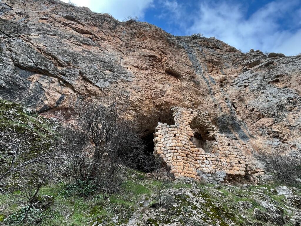 Kızlar Oğlanlar Manastırı