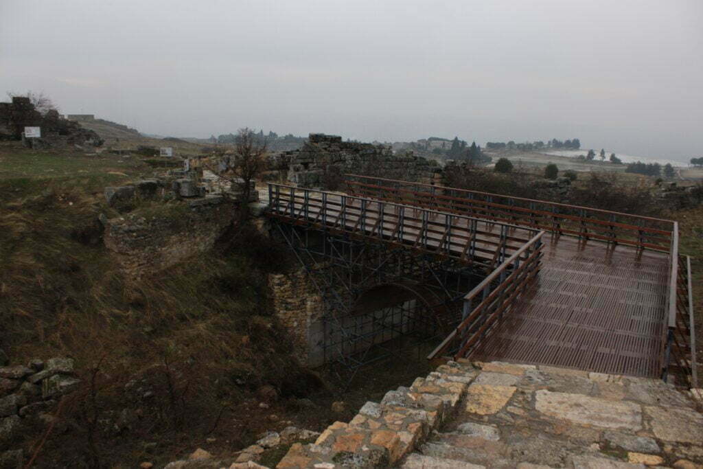 Köprü, Aziz Philippus Kutsal Alanı