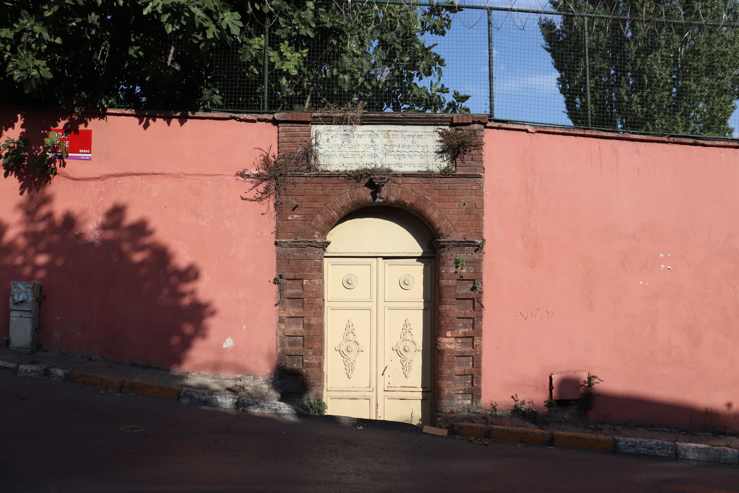 Maalem Sinagogu’nun kapısı