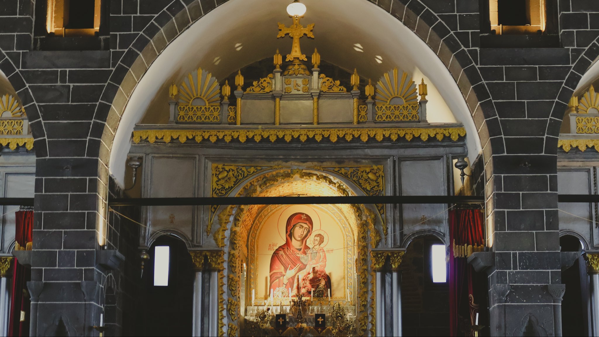 Kilise içinden bir görünüm.